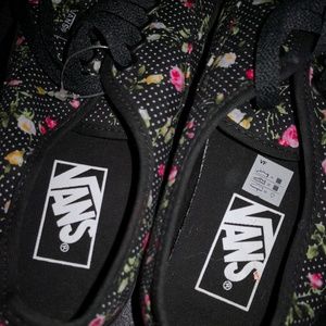 VANS || Floral Low Rise Shoes